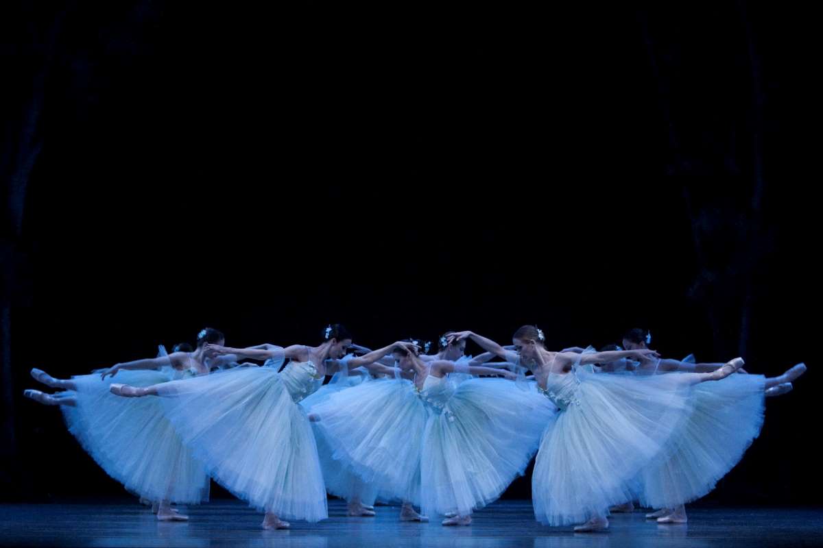 PNB company dancers in Giselle.