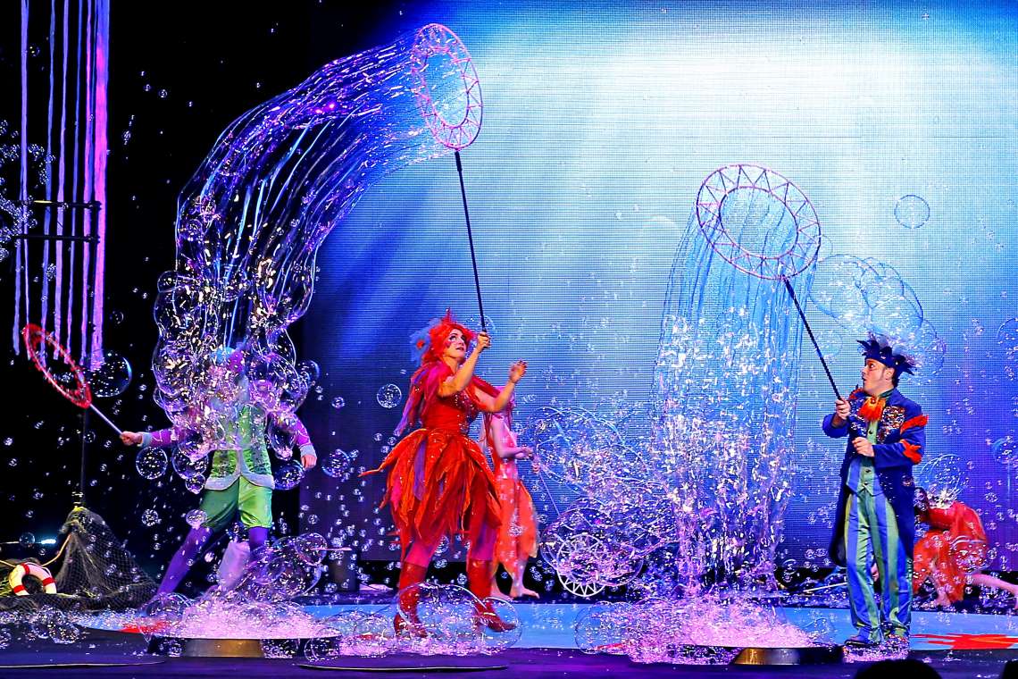 performance of B Underwater Bubble Show