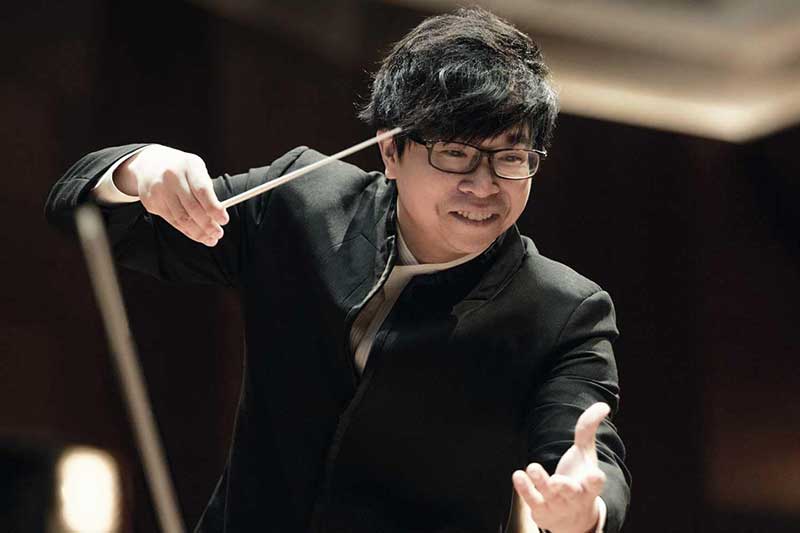 composer Kahchun Wong conducting