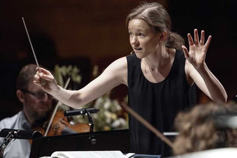 conductor Katharina Wincor conducts musicians