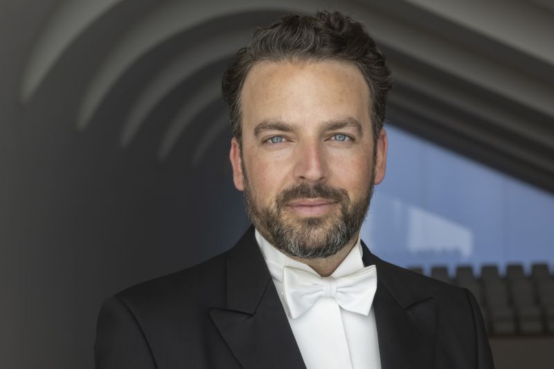 Headshot of James Gaffigan in a tux.